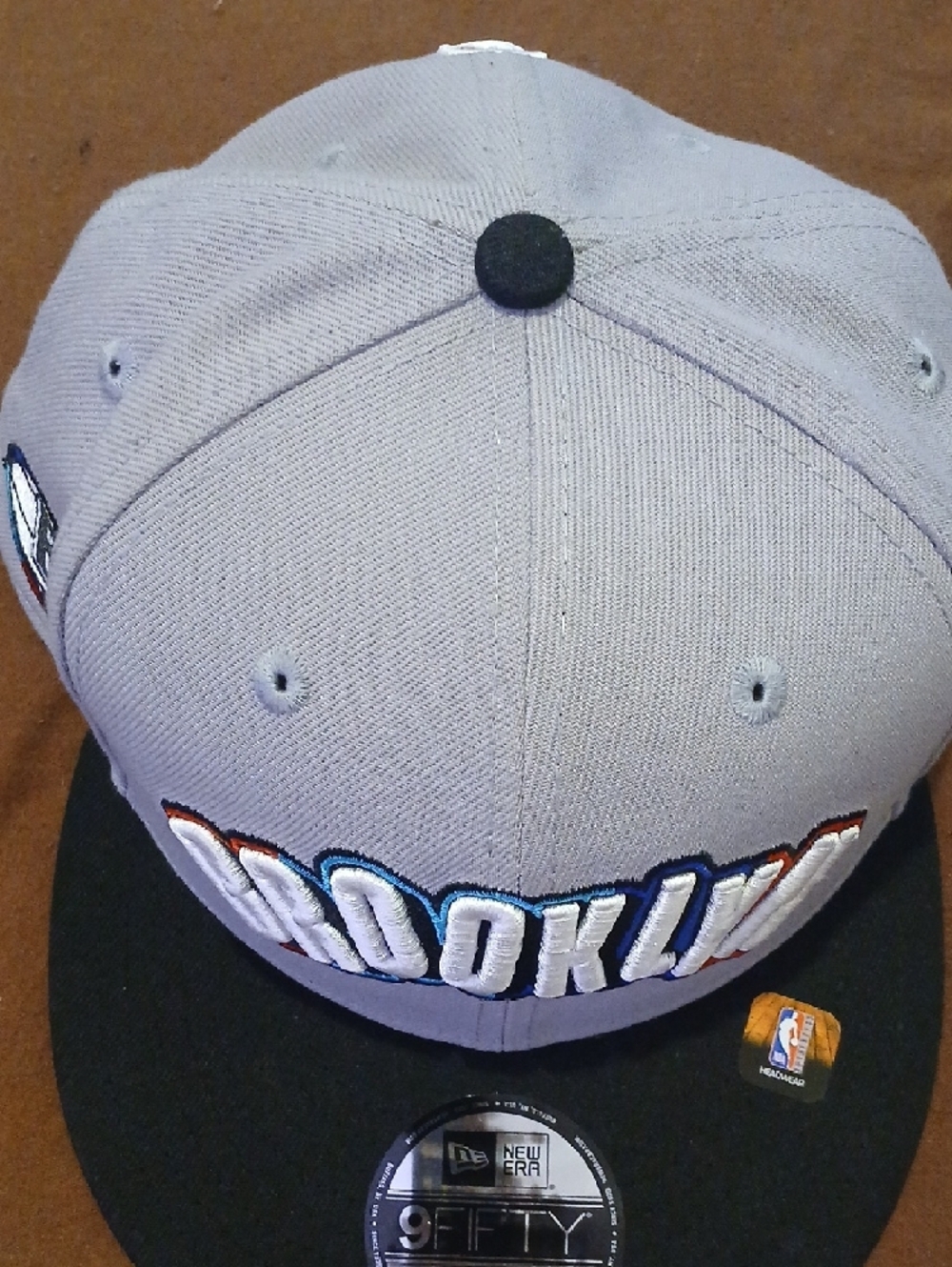 New Era Brooklyn Snapback Hat - Light Gray & Black "City Edition" - Picture 11 of 13